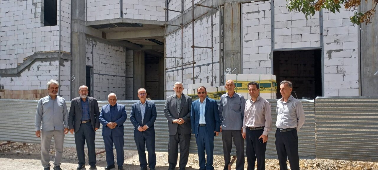 بازدید معاون فرهنگی وزیر فرهنگ و ارشاد اسلامی از روند ساخت کتابخانه‌ درجه یک شهرستان ابهر