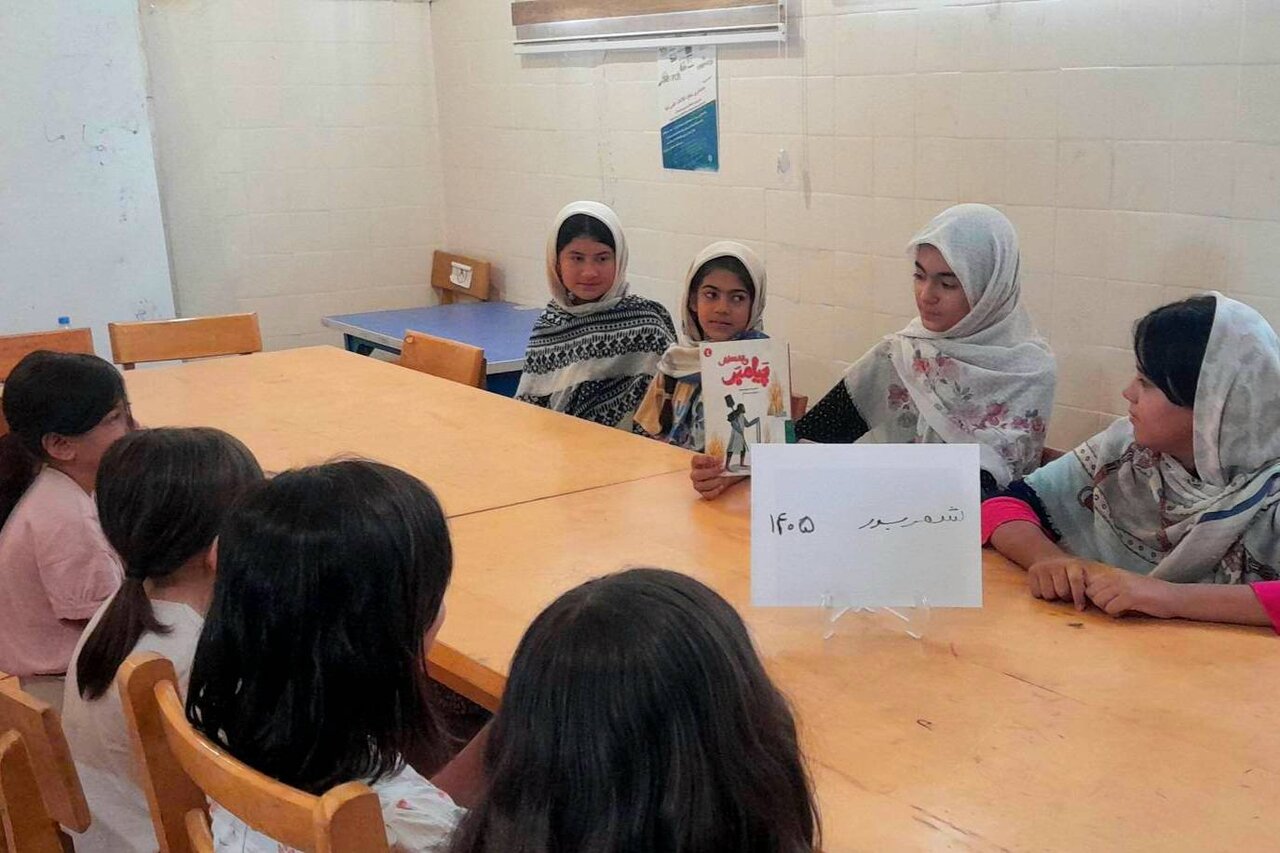 کودکان و نوجوانان گنبدی با کتاب و نقاشی به استقبال وحدت رفتند