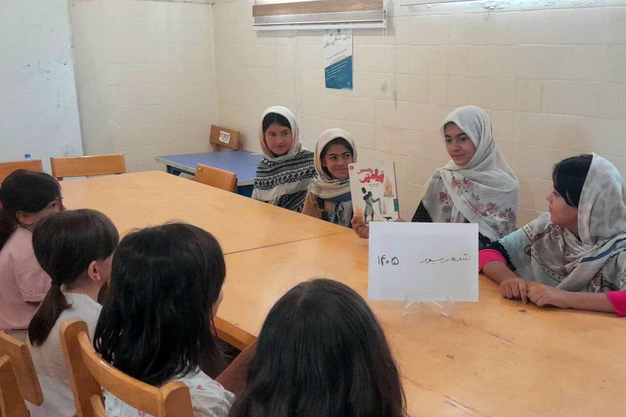 کودکان و نوجوانان گنبدی با کتاب و نقاشی به استقبال وحدت رفتند