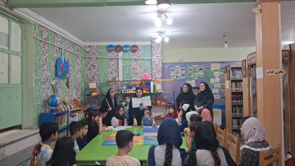 برگزاری برنامه فرهنگی‌ آموزشی «یک قصه، یک قرار، یک زمین پاک» در کتابخانه عمومی ولایت اهواز