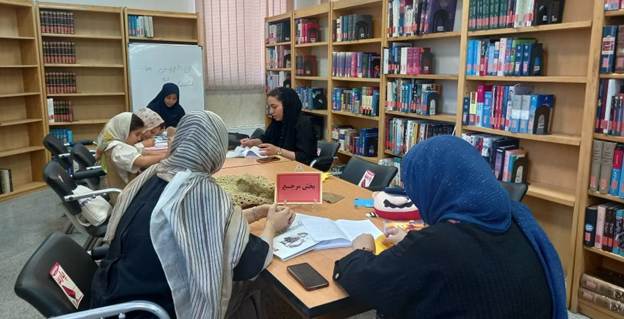 از قصه‌گویی تا خوشنویسی در کتابخانه‌های عمومی قرچک