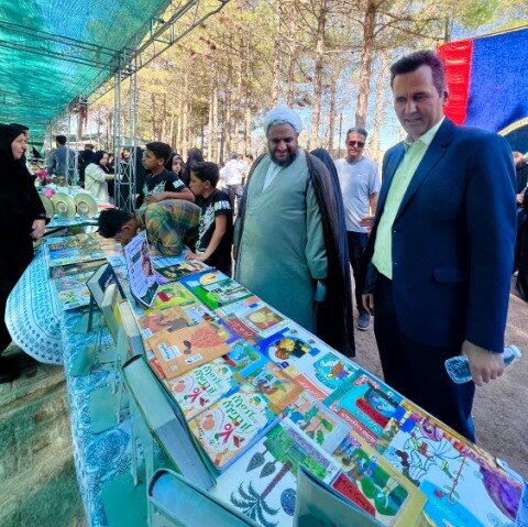 برپایی غرفه کتابخانه عمومی مرحوم ترابی موسوی در همایش بزرگ پیاده‌روی خانوادگی زنگی‌آباد