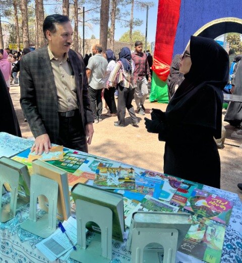 برپایی غرفه کتابخانه عمومی مرحوم ترابی موسوی در همایش بزرگ پیاده‌روی خانوادگی زنگی‌آباد