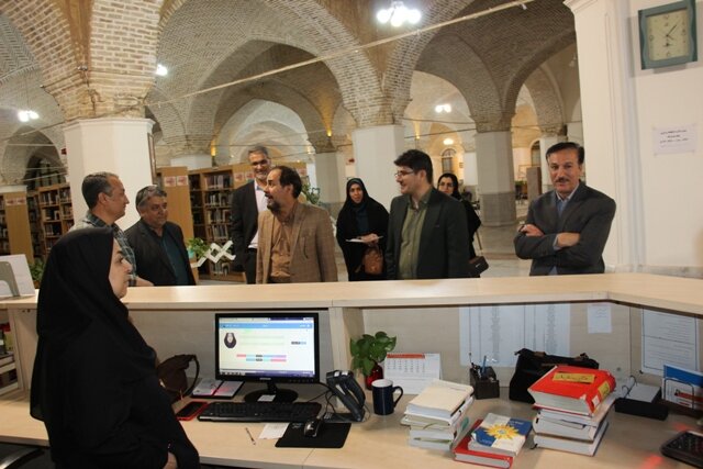 بازدید معاون توسعه کتابخانهها و ترویج کتابخوانی نهاد از کتابخانههای عمومی کرمان