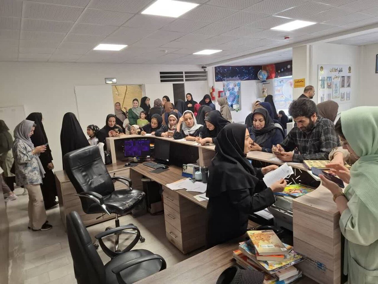استقبال خانوادههای همدانی از کارگاه ترویج مطالعه در کتابخانه فرهنگیان