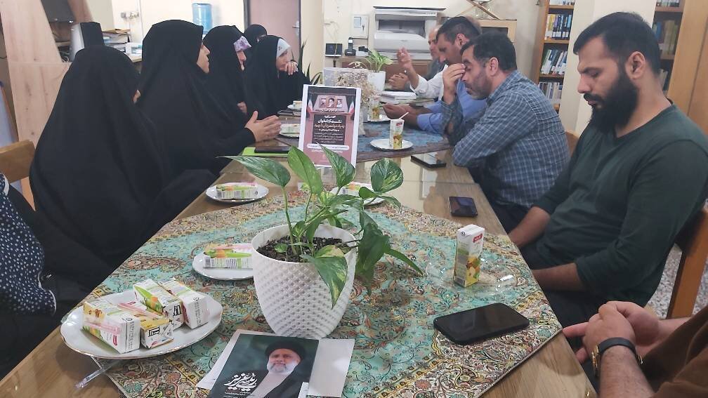 نشست کتابخوان «به یاد دولتمردان شهید» در کتابخانه‌های عمومی مازندران برگزار شد