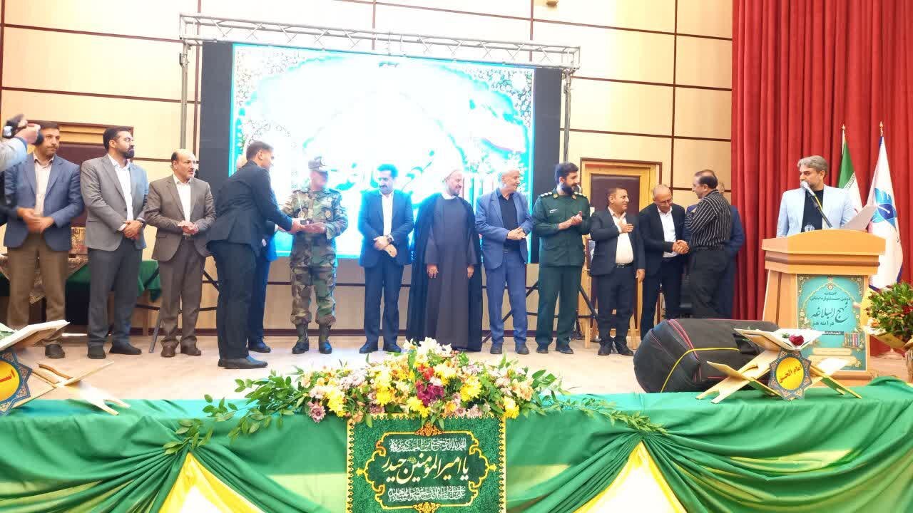 از برگزیدگان مسابقه «در سایهسار حکمت علوی» تقدیر شد