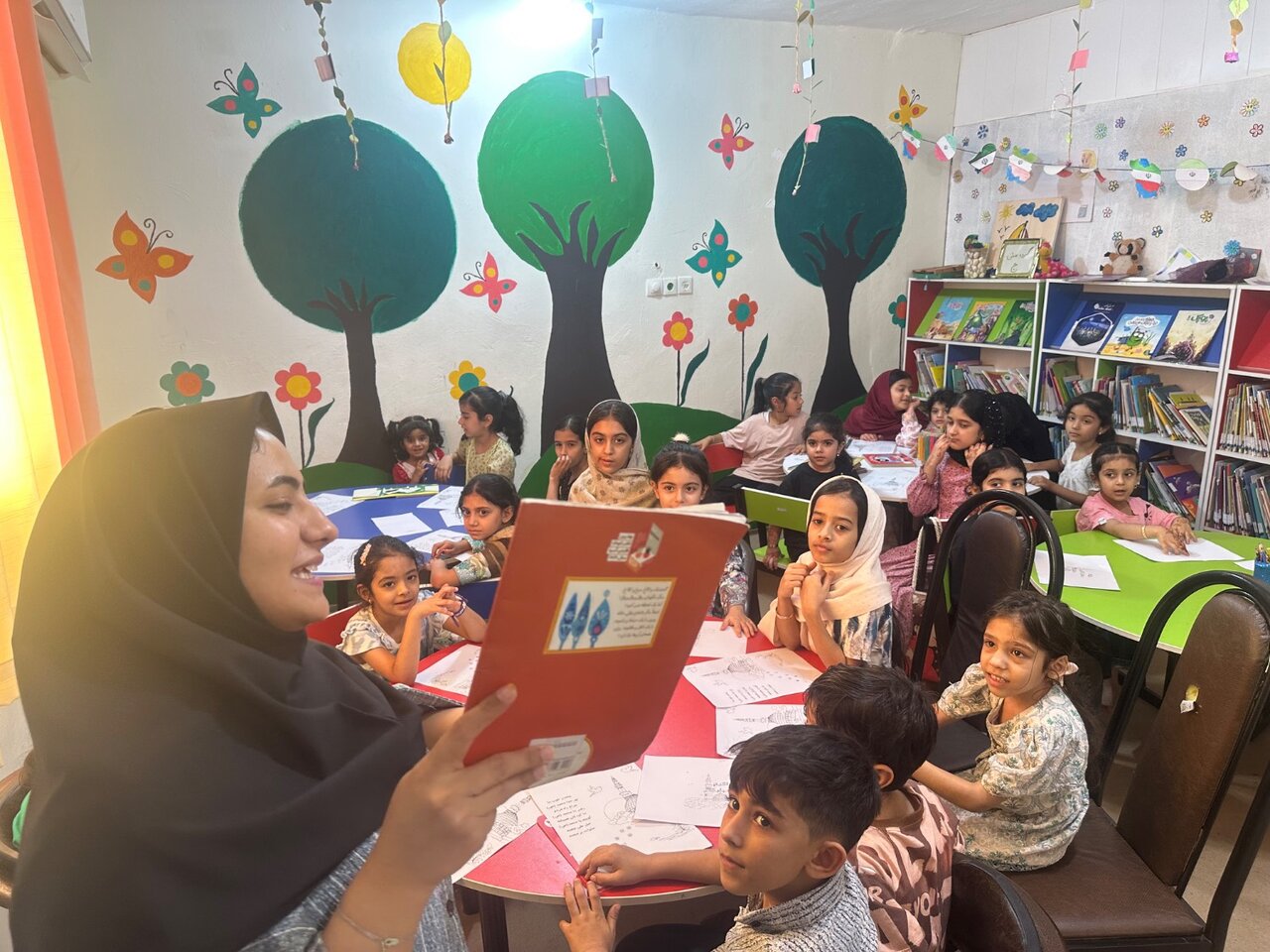 تابستانی پرنشاط با قصه، کتاب و خلاقیت در کتابخانه امام شافعی قشم