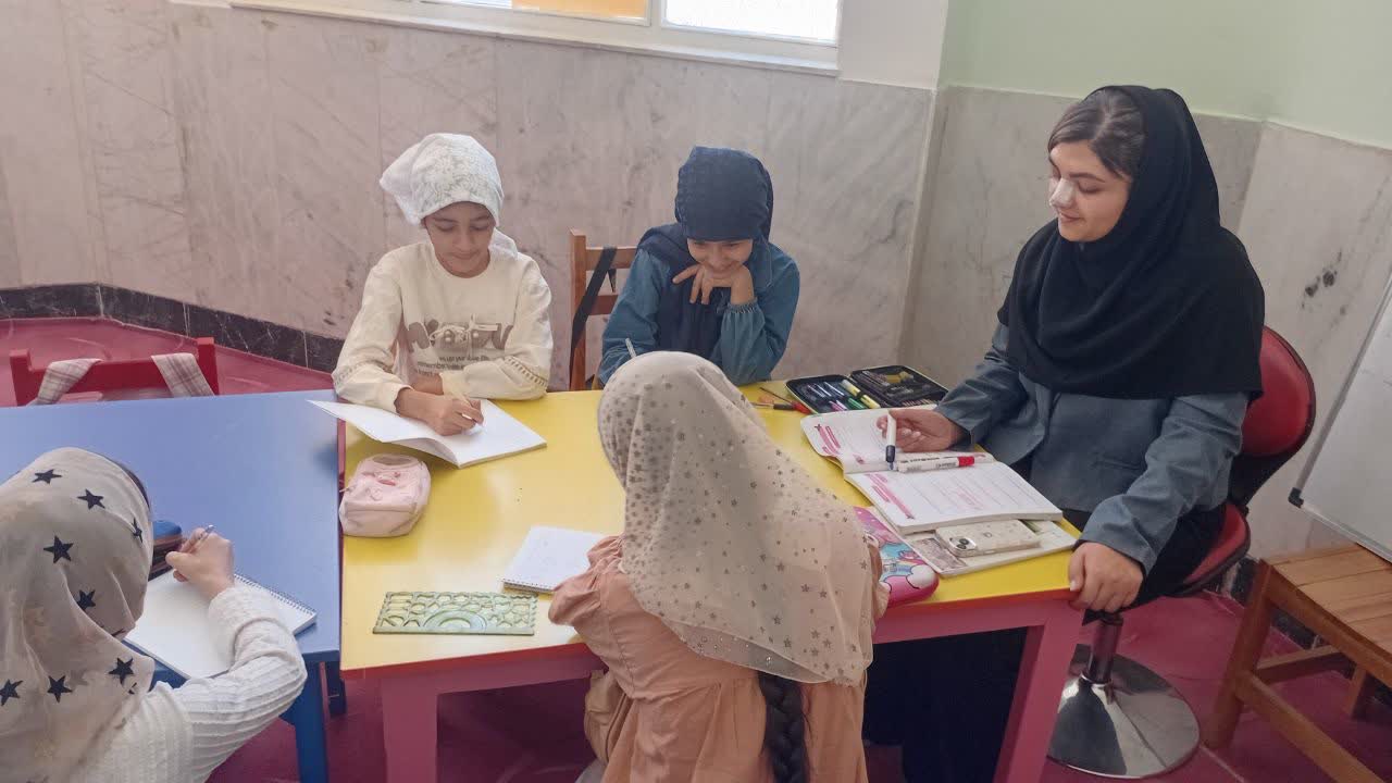 برگزاری کلاس تقویتی علوم برای دانش‌آموزان پایه پنجم در کتابخانه عمومی حاج یوسف بهبهانی
