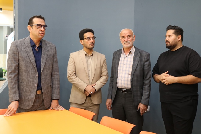 بازدید شهردار و اعضای شورای اسلامی شهر شهمیرزاد از بخشهای نوآورانه کتابخانه مرکزی سمنان