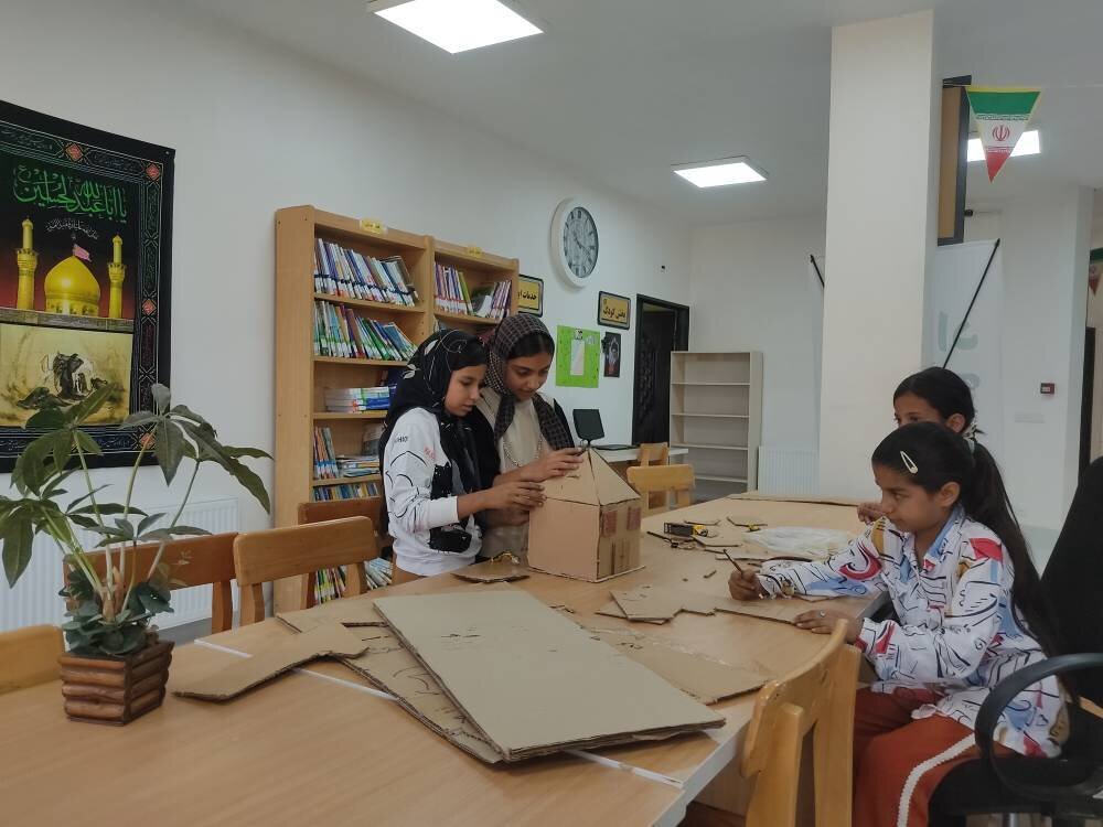 تجلی مهر نبوی در دیار دارالعرفان؛ طنین شورانگیز برنامههای هفته وحدت در کتابخانههای عمومی فاروج