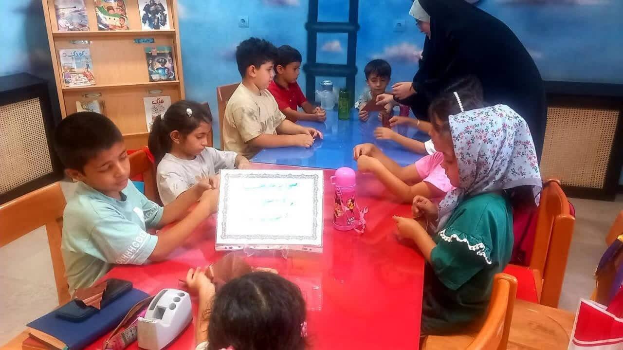 «تابستان داغ کتابخوانی» در کتابخانه عمومی گنجنامه حسامآباد
