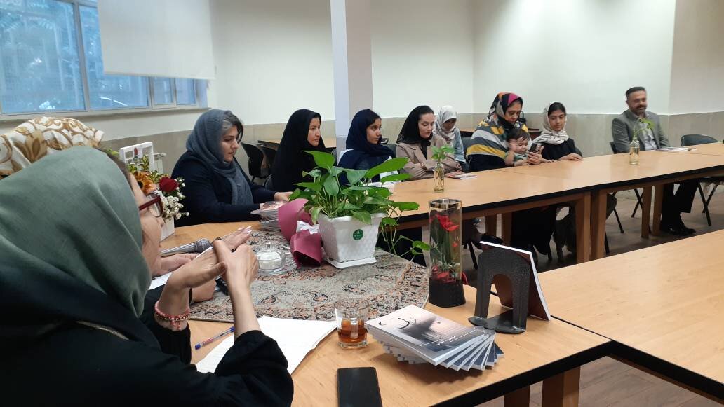 «خوان گسترده» در کتابخانه شهدای نیروی زمینی نقد و بررسی شد