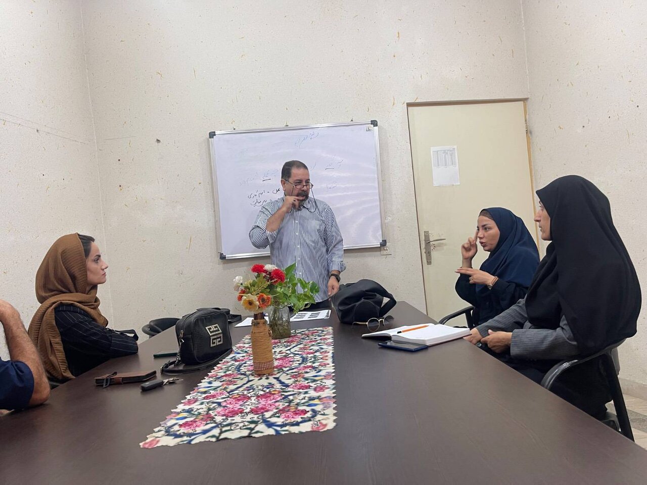 کلاس جملهسازی و آشنایی با افعال ویژه ناشنوایان در کتابخانه شهیدان نجاریان بابل برگزار شد