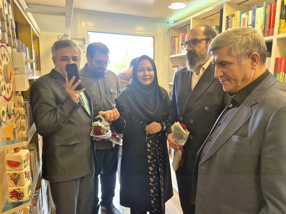 آیین بهره‌برداری از نخستین کتابخانه سیار استان کردستان برگزار شد