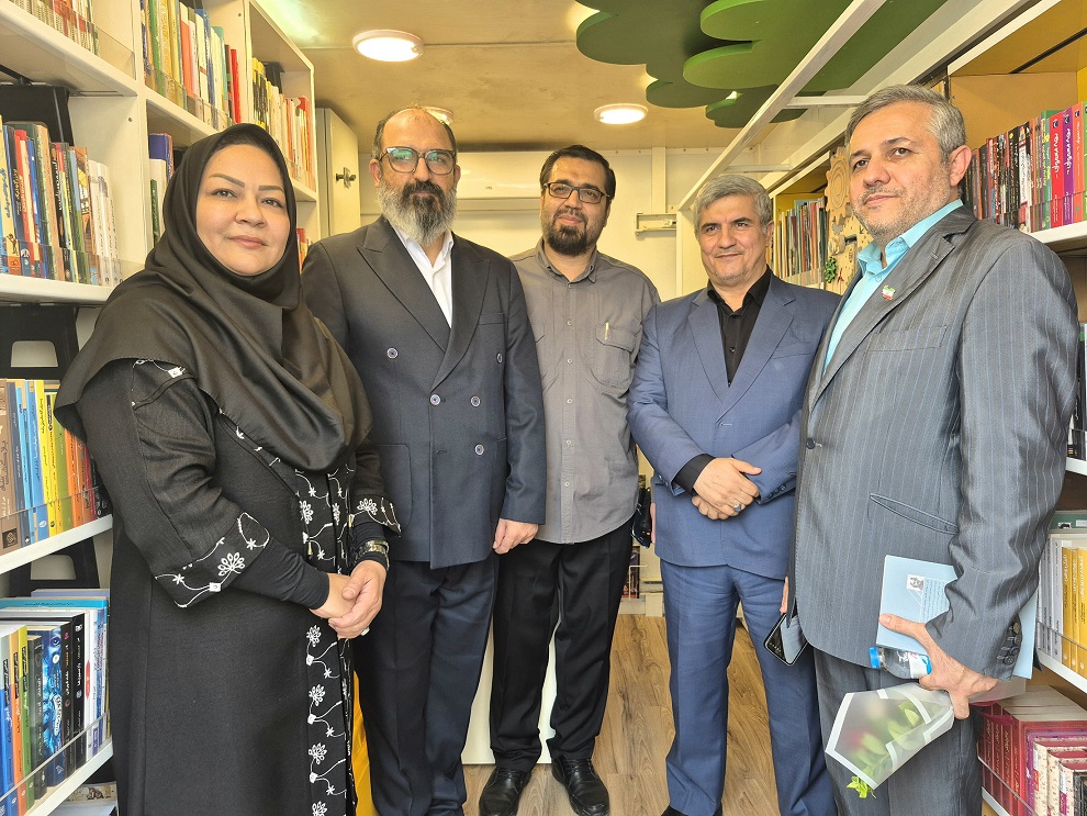 آیین بهره‌برداری از نخستین کتابخانه سیار استان کردستان برگزار شد