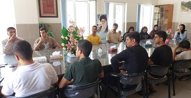 نشست معرفی و بررسی کتاب «مربای شیرین» در شهرستان میاندوآب برگزار شد