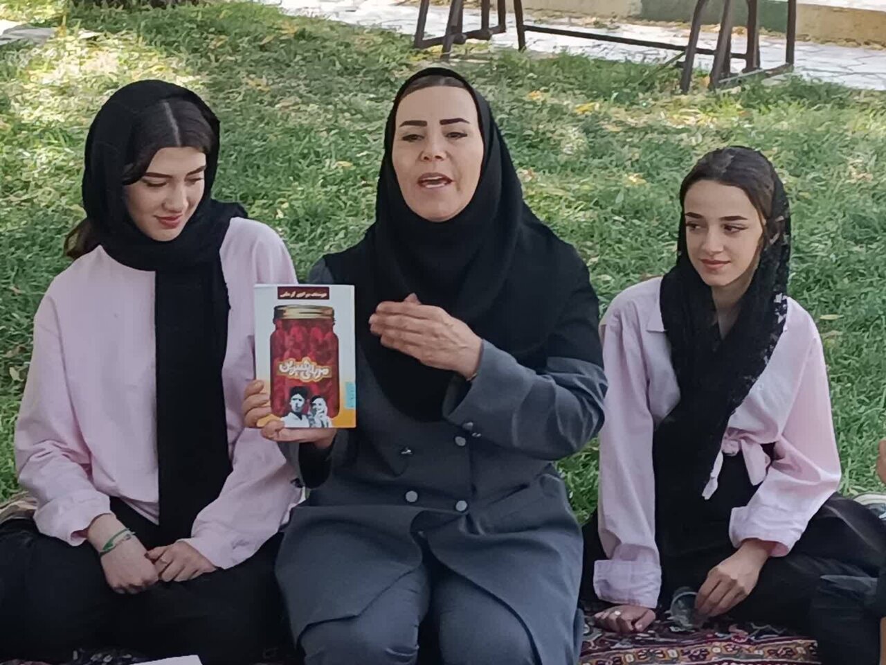نشست معرفی و بررسی کتاب «مربای شیرین» در شهرستان میاندوآب برگزار شد