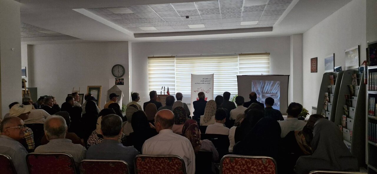 کتاب «کاتبان و خوشنویسان کجور» در کتابخانه عمومی برادران لُر نوشهر رونمایی شد