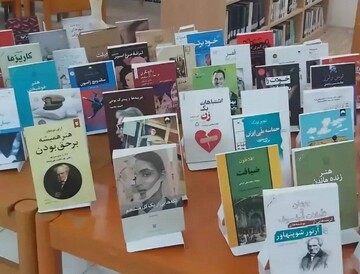 اهدای کتاب به اوز