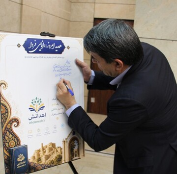 همراهی استاندار کرمان با پویش «اهدانش» برای رونق فرهنگ مطالعه