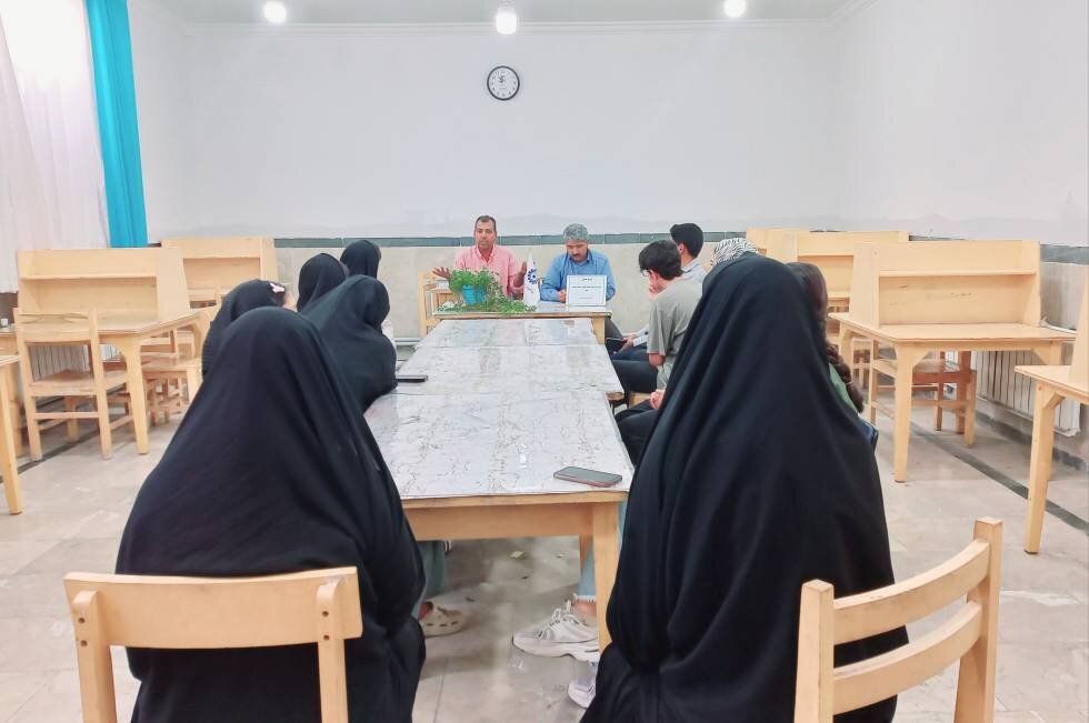 مبارزات جنوب علیه استعمار در کتابخانه حضرت ولی عصر (عج) شهرستان خاتم بازخوانی شد