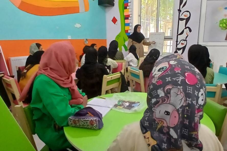 تابستانی پرنشاط برای کودکان و نوجوانان روستای ارلان در پیشخان خدمات کتابخانهای یعقوبی
