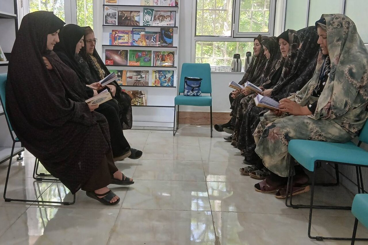 تابستانی پرنشاط برای کودکان و نوجوانان روستای ارلان در پیشخان خدمات کتابخانه‌ای یعقوبی