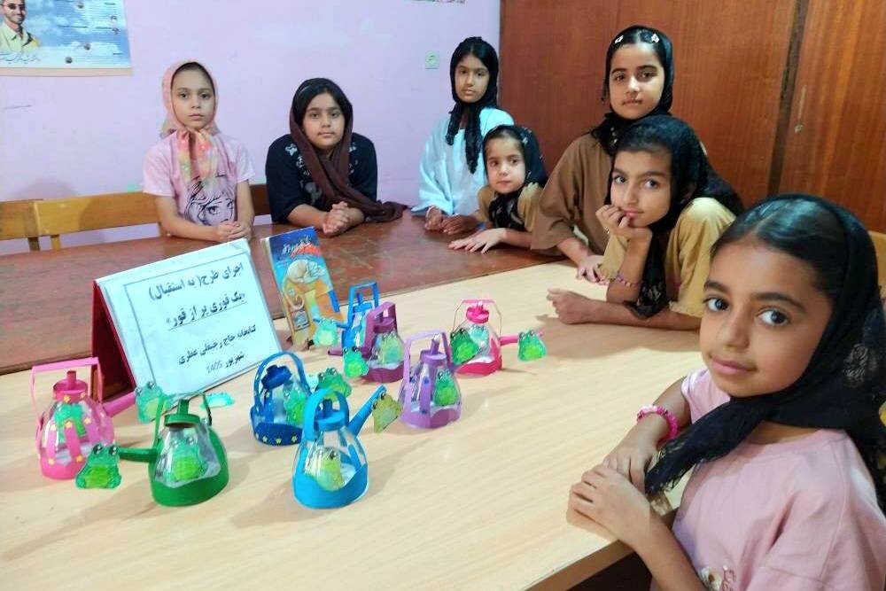 خوانش خلاقانه «یک قوری پر از قور» در کتابخانه حاج رجبعلی عطری