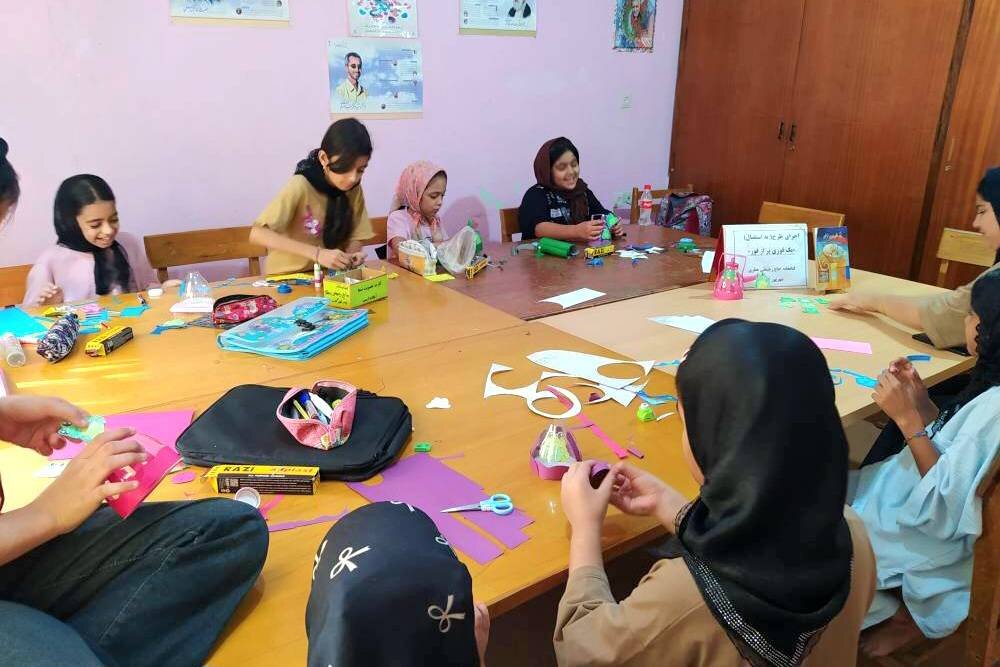 خوانش خلاقانه «یک قوری پر از قور» در کتابخانه حاج رجبعلی عطری