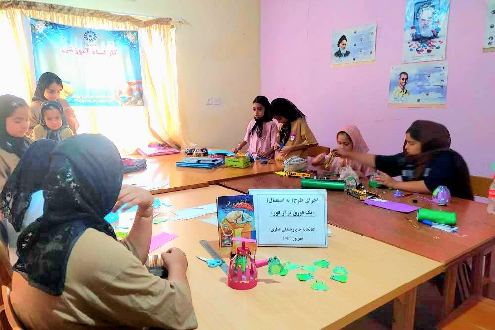 خوانش خلاقانه «یک قوری پر از قور» در کتابخانه حاج رجبعلی عطری