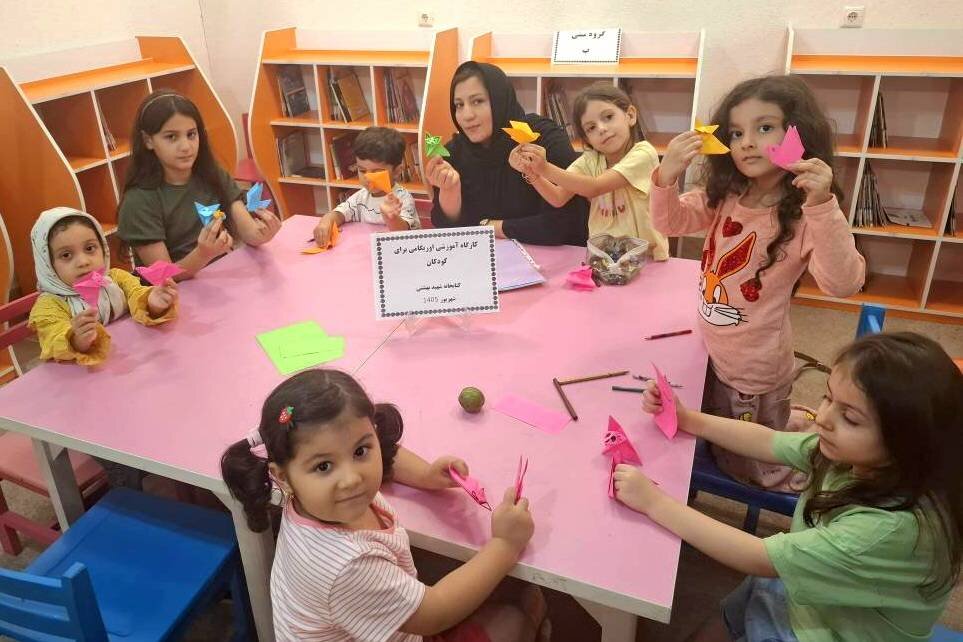 کودکان گنبدکاووس در کارگاه ساخت اوریگامی خلاقیت خود را به نمایش گذاشتند