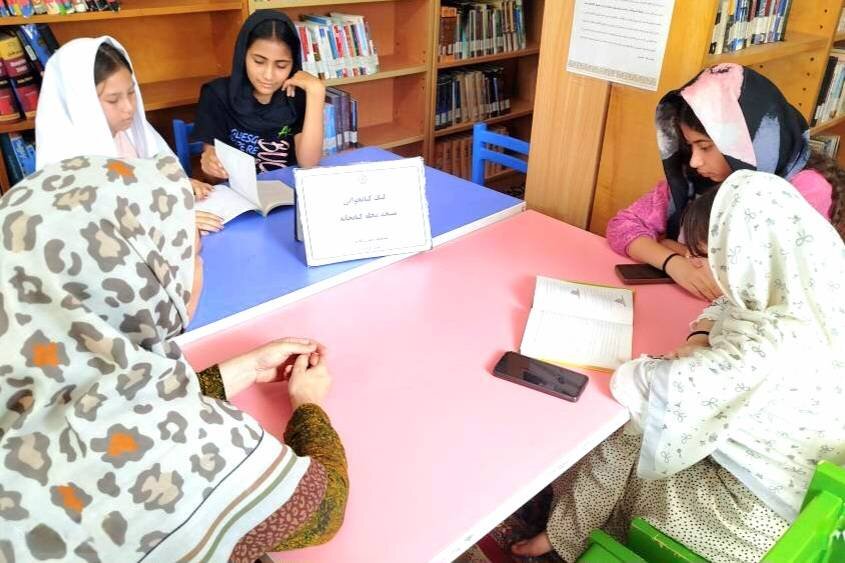 اعضای کودک و نوجوان کتابخانه حکمت کلاله در قالب تیم‌های کتابخوانی سازماندهی شدند