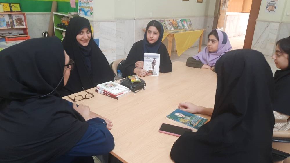 نشست تاریخ‌خوانی «لبخندی برای سوفیا» در کتابخانه موعود مسجدسلیمان برگزار شد
