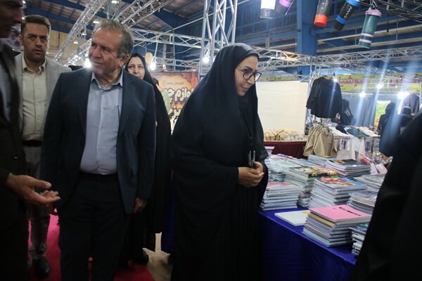 اولین تجربه و مشارکت کتابخانه‌های عمومی در نمایشگاه عرضه مستقیم لوازم‌التحریر چهارمحال و بختیاری