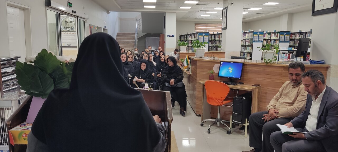 آیین رونمایی از کتاب «بهار جاویدان» در شهرستان میاندوآب برگزار شد
