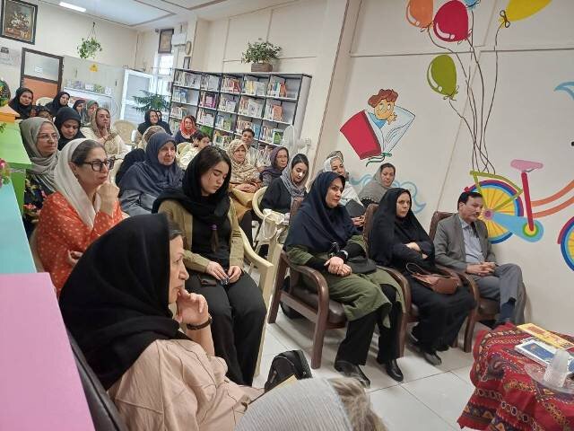 روایت زندگی و مسیر نویسندگی هوشنگ مرادی کرمانی از سیرچ تا تهران در کتابخانه شهید مطهری کرمان