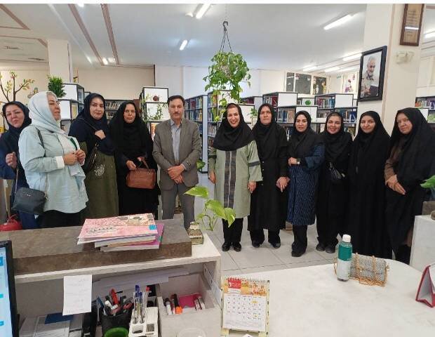 روایت زندگی و مسیر نویسندگی هوشنگ مرادی کرمانی از سیرچ تا تهران در کتابخانه شهید مطهری کرمان