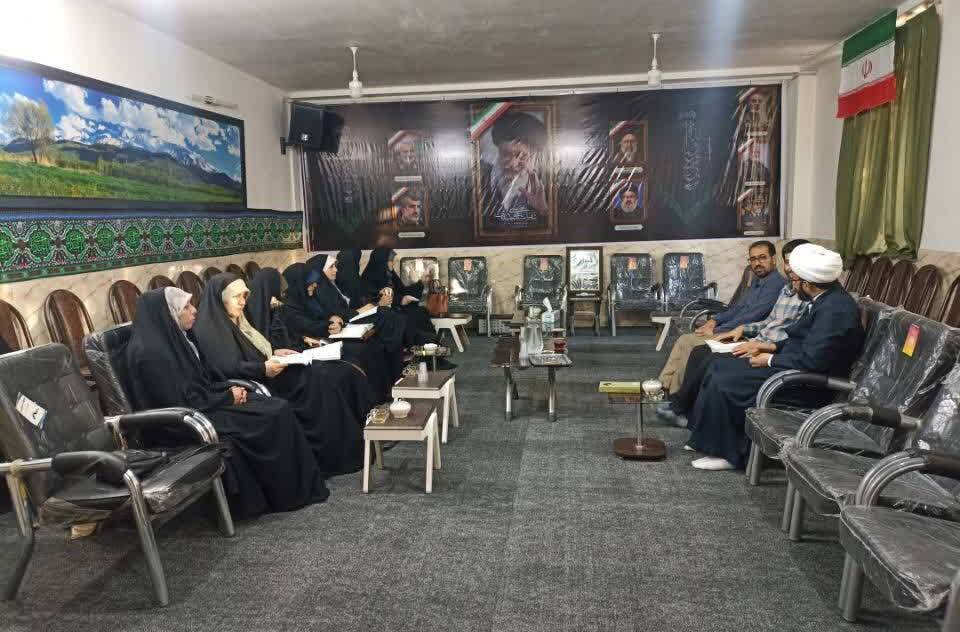 دهمین نشست خوانش کتاب «طرح کلی اندیشه اسلامی در قرآن» در شهرستان دورود برگزار شد