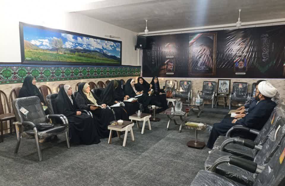 دهمین نشست خوانش کتاب «طرح کلی اندیشه اسلامی در قرآن» در شهرستان دورود برگزار شد