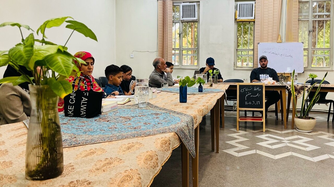 موضوع گره‌گشایی در آینه‌ حافظ؛ واکاوی بن‌بست‌های وجودی بررسی شد