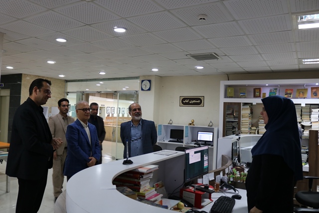 بازدید مدیرعامل و رئیس شرکت عقابافشان سمنان از کتابخانه مرکزی استان