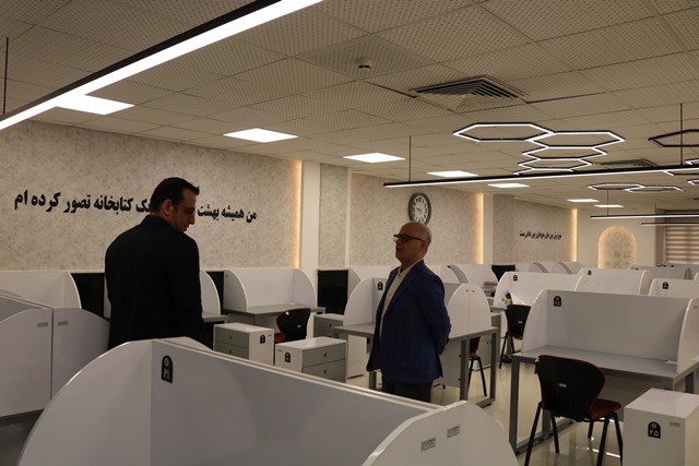 بازدید مدیرعامل و رئیس شرکت عقاب‌افشان سمنان از کتابخانه مرکزی استان