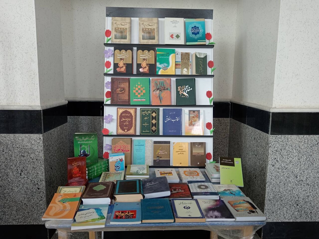 رونق‌بخشی به منابع مطالعاتی کتابخانه‌های شهرستان شیروان با اهدای ۲۵۹ نسخه کتاب