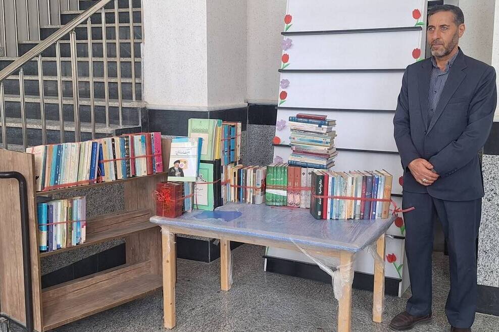 رونق‌بخشی به منابع مطالعاتی کتابخانه‌های شهرستان شیروان با اهدای ۲۵۹ نسخه کتاب