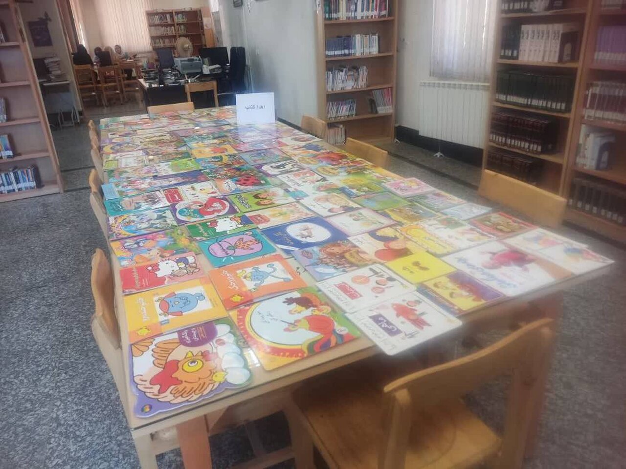 اهدای ۱۸۰ جلد کتاب به کتابخانه شهید خضریان همدان در پویش «اهدانش»