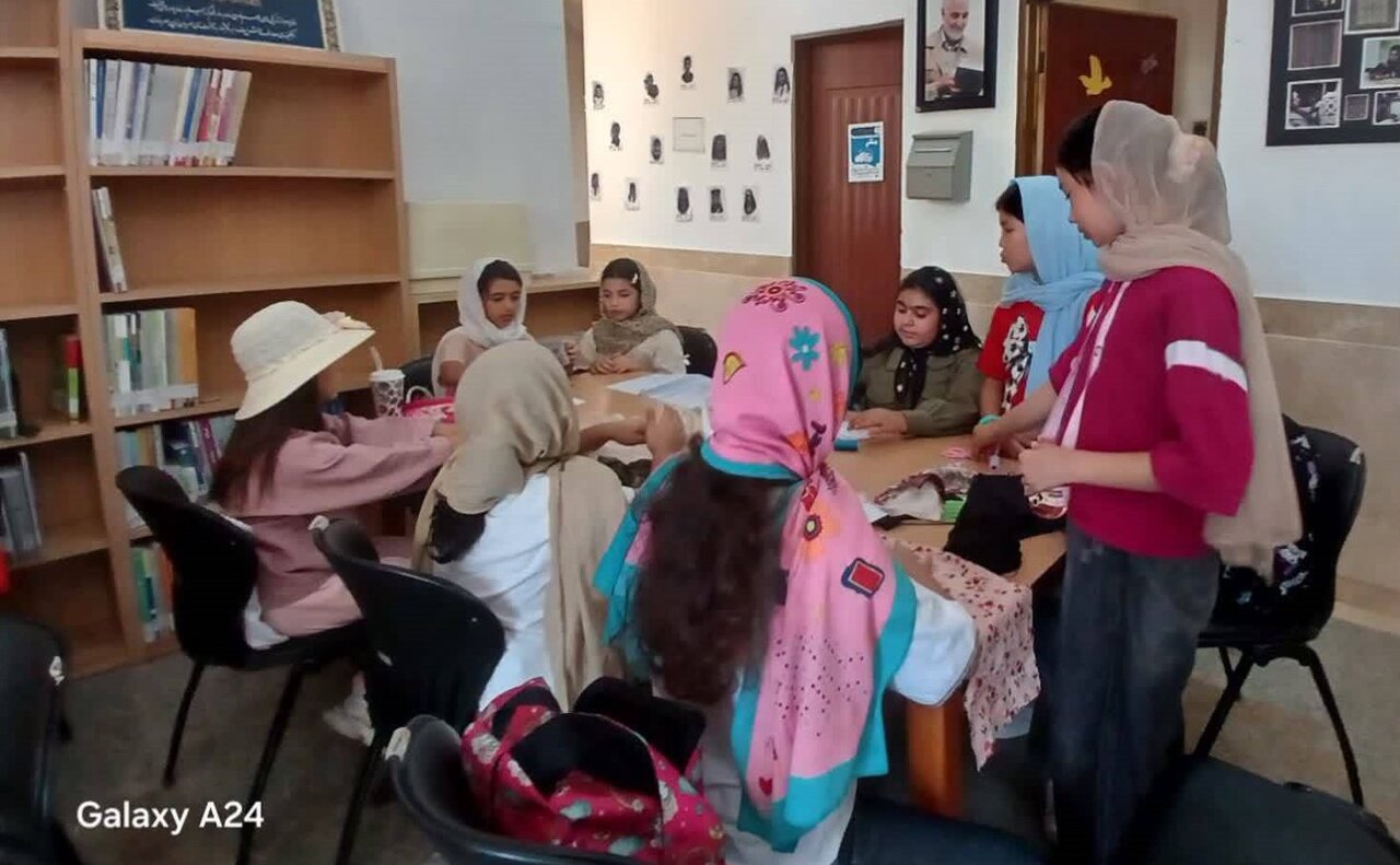 تابستانی پرنشاط با کلاس‌های هنری- آموزشی در کتابخانه سیدالشهدا (ع) ورامین