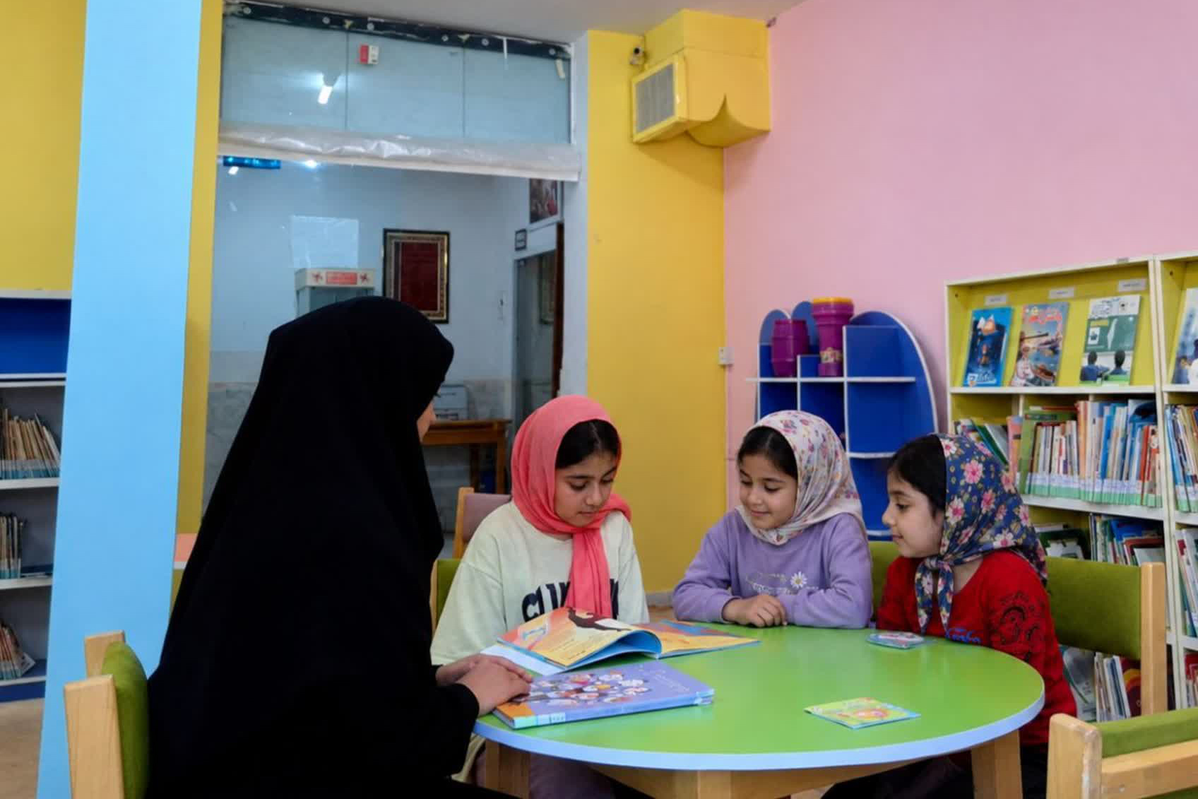از شگفتیهای فضا تا قصههای آموزنده؛ برنامههای کتابخانه امام علی (ع) مأمونیه