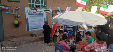 غرفه کتابخانه‌های عمومی ابهر در چهارمین جشنواره انگور درسجین؛