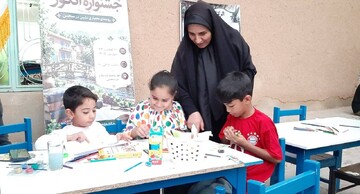 غرفه کتابخانه‌های عمومی ابهر در چهارمین جشنواره انگور درسجین؛